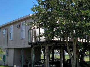 974 Gulfview Dr, Crystal Beach, TX 77650