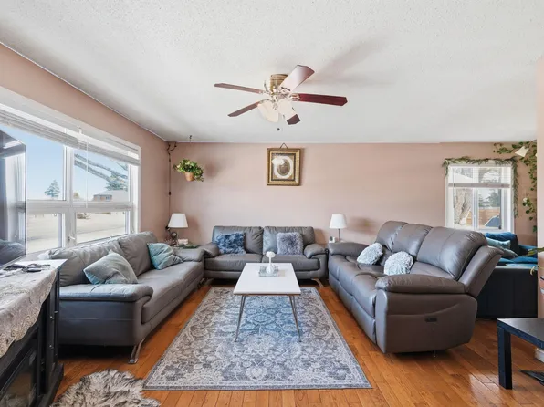 10617 167a Ave NW, Edmonton, AB T5X 2Y9
