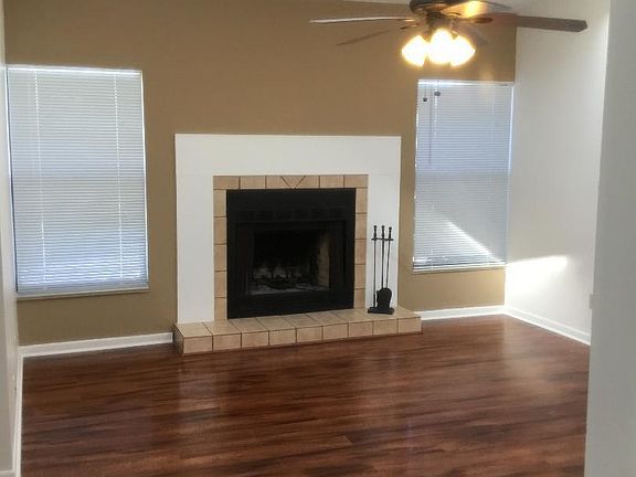 4th image of 1011 Clearmont St NE #201-1