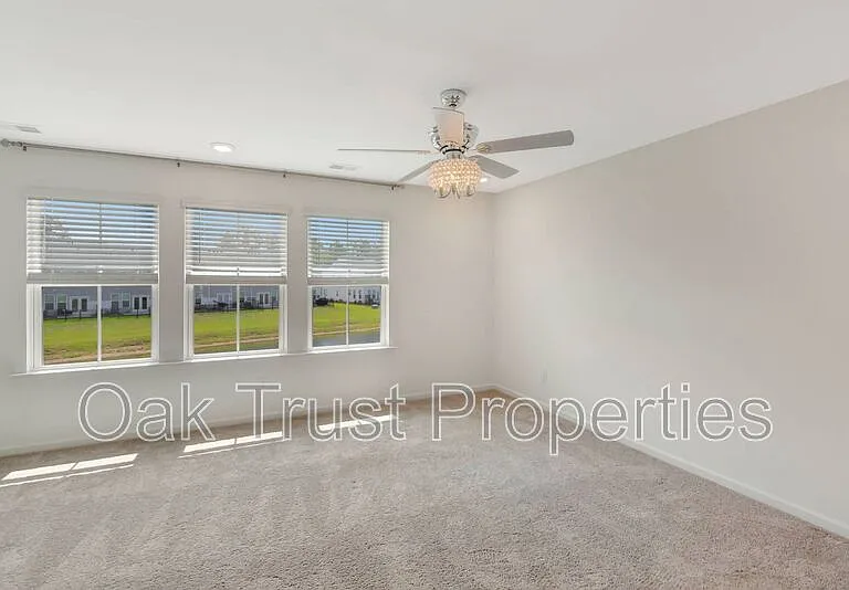 500 Trotters Ln — Photo 34