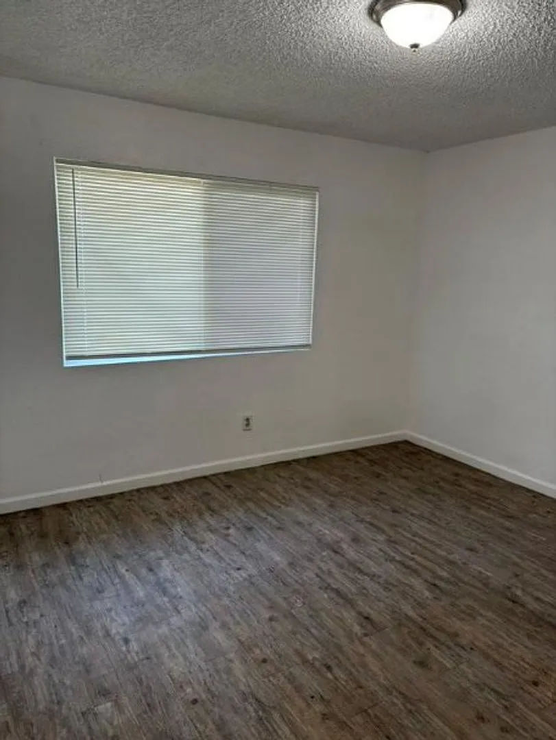 828 Astor Street — Photo 2