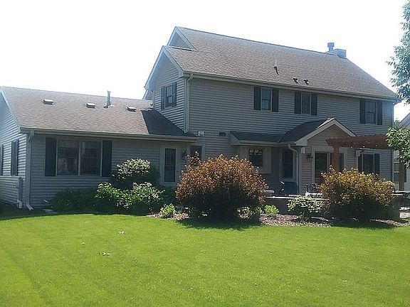 2nd image of W233N7663 Berrywood Ct