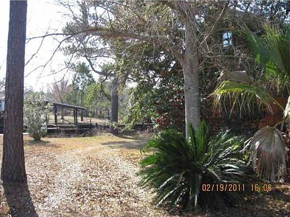 3rd image of 1609 Garden Ln
