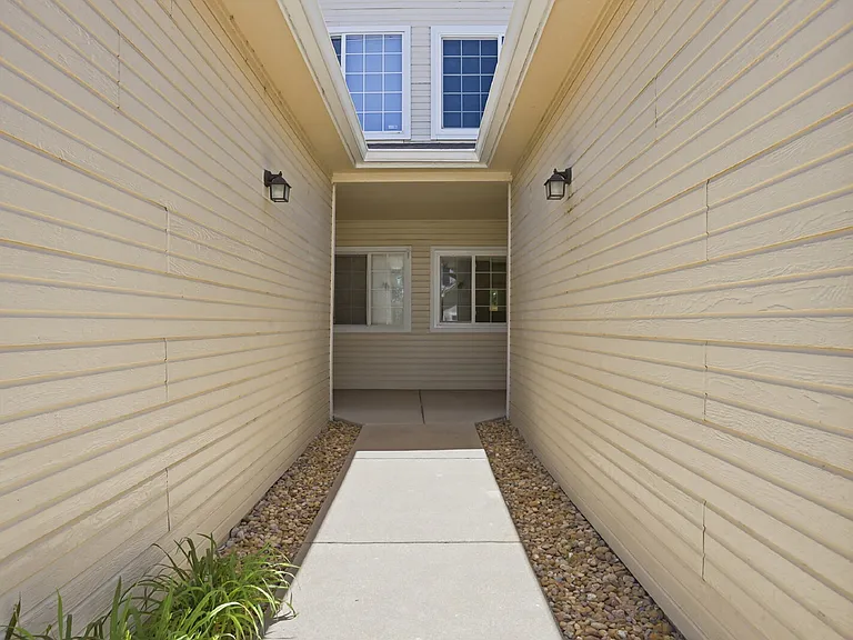 241 N Quari St — Photo 4