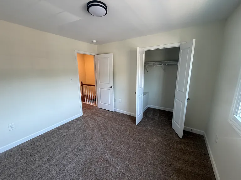 1215 Green Oaks Ln #H — Photo 21