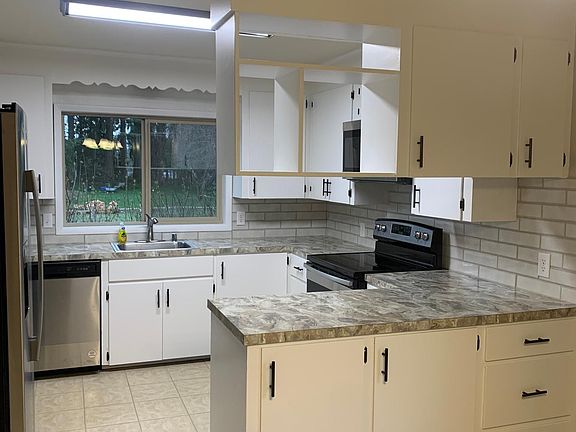 4th image of 2924 193rd St NE