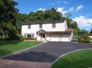 95 Walnut St, Lake Grove, NY 11755