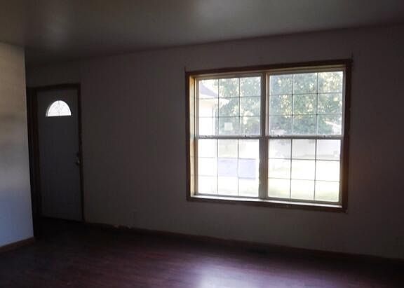 4th image of 25851 Pleasant Dr