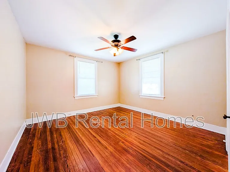 2305 College St — Photo 6