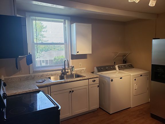 3rd image of 289 Holiday Ave