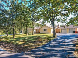 836 Stella St, Lebanon, MO 65536