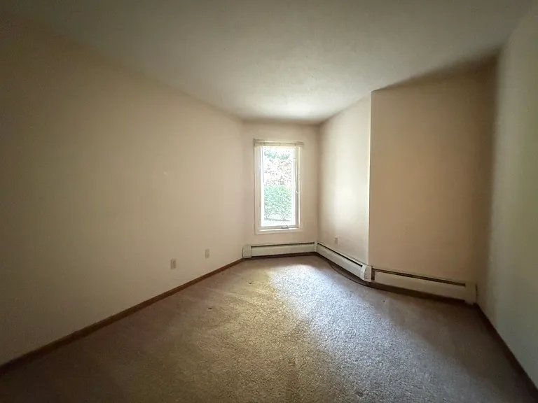 1700 Four Oaks Rd #124 — Photo 10
