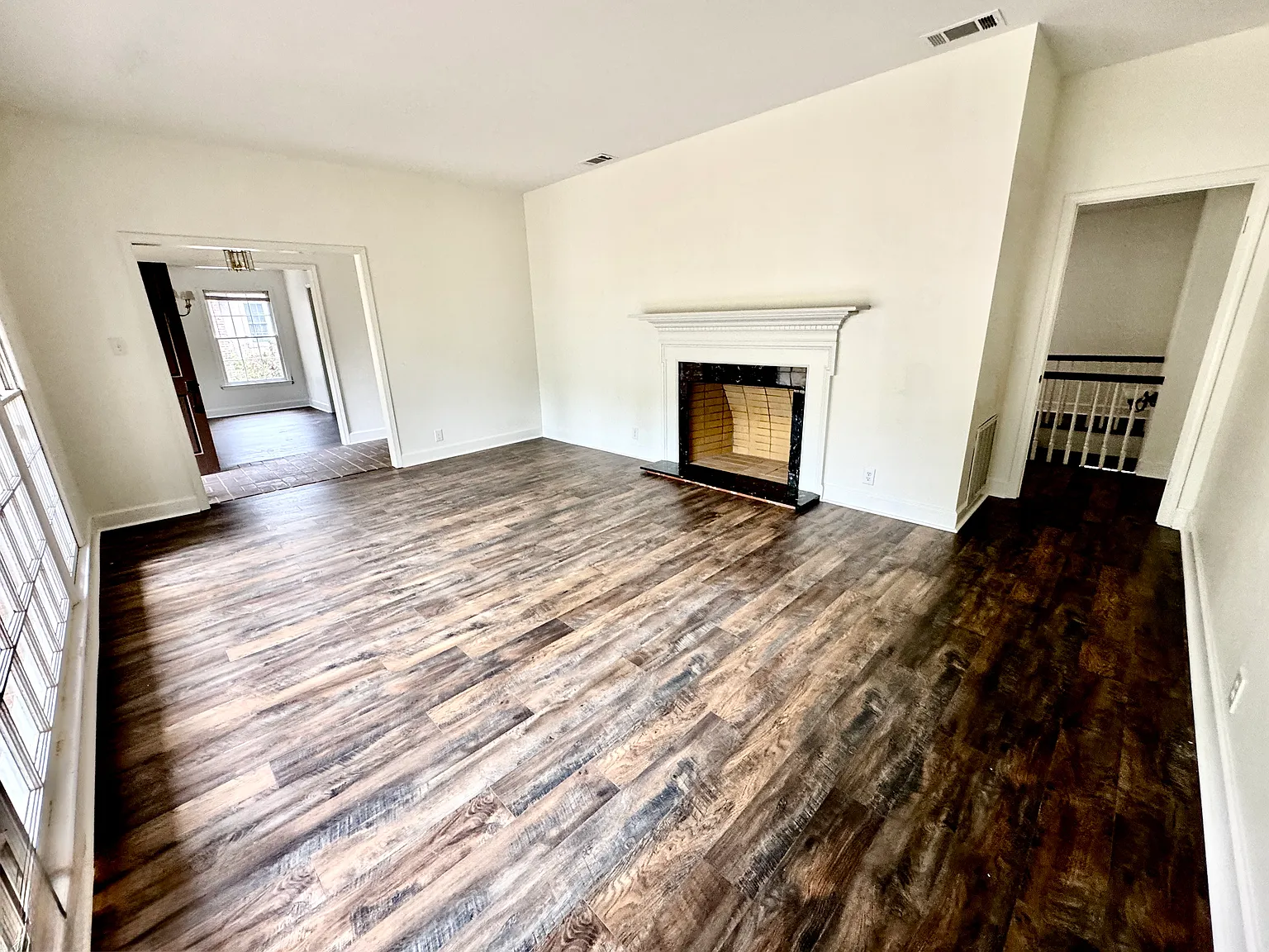 4 bed, 2498 sqft, $2,795 — Photo 3