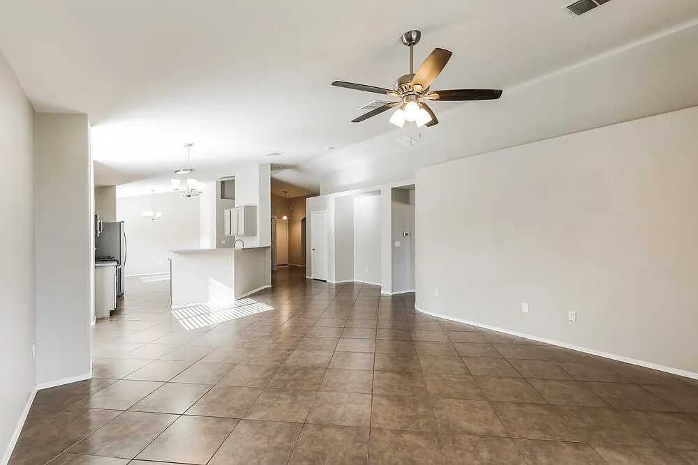 3 bed, 2.0 bath, 1705 sqft, $1,980 — Photo 3