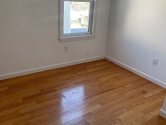 5th image of 9 Roycroft Rd #2