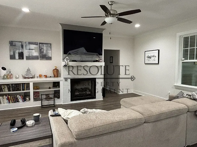 30 Satinwing Ct — Photo 3