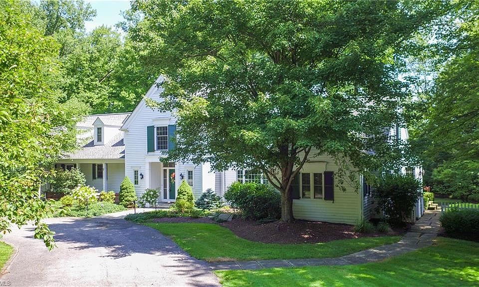 1st image of 1139 W Hill Dr