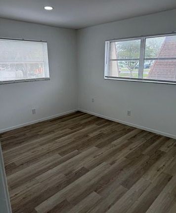 4th image of 605W-4524 SW 54th St #605W