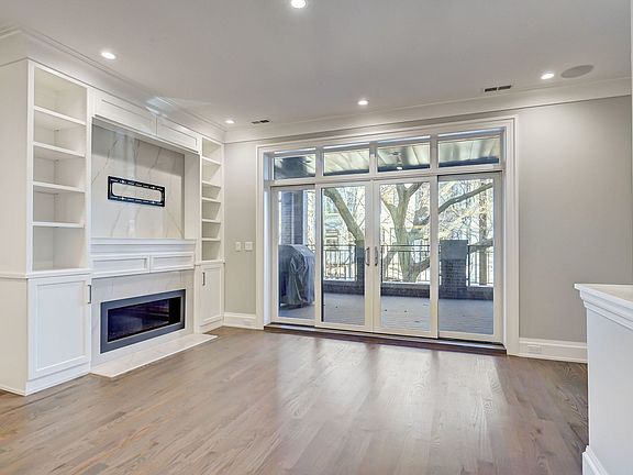 4th image of 2056 N Dayton St #2