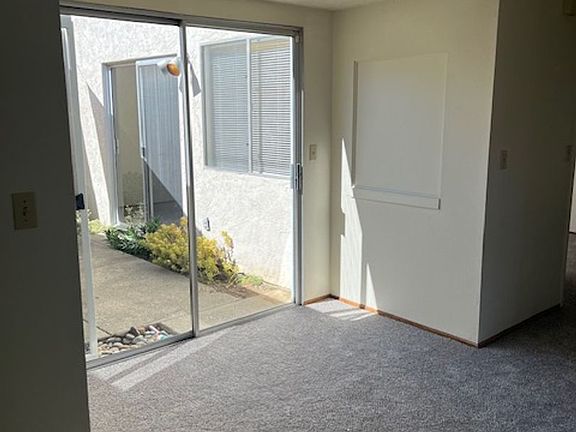 3rd image of 110 Vail Ct