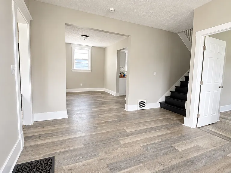 2219 Florence Blvd — Photo 4