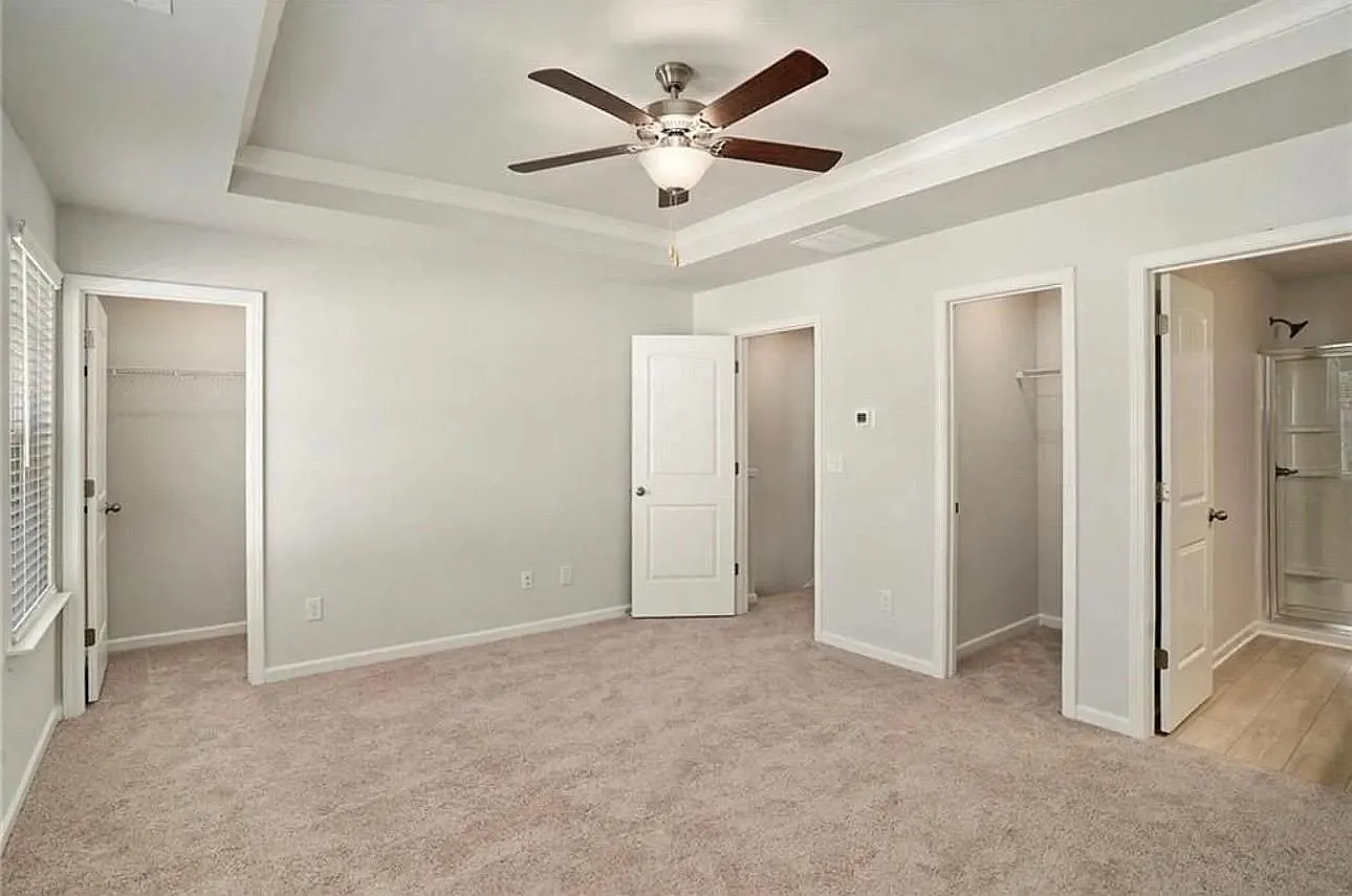 4 bed, 3.5 bath, 1942 sqft, $3,500 — Photo 2