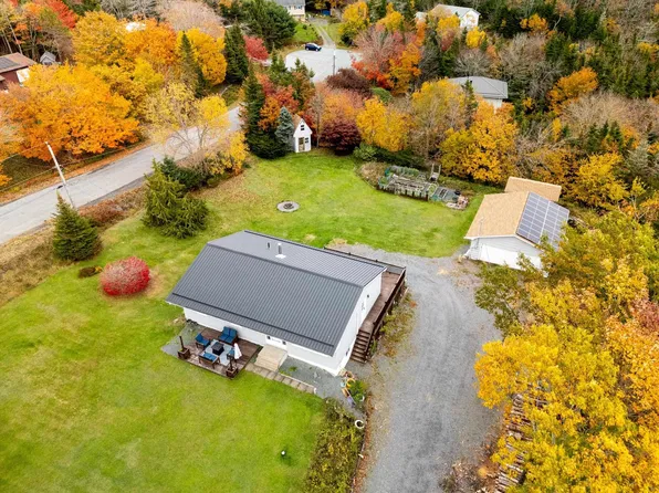 57 Bayview Dr, Halifax, NS B3T 1Z1
