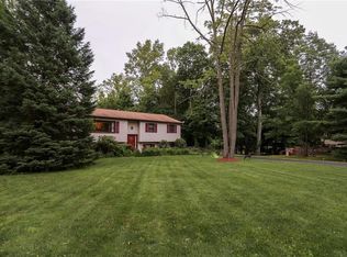 8 Red Oak Ln, Spring Valley, NY 10977
