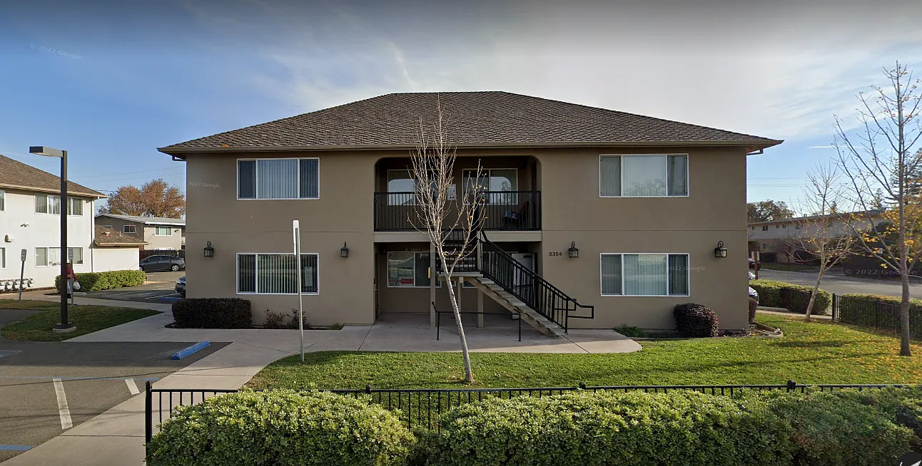 2 bed, 906 sqft, $1,525 — Photo 2