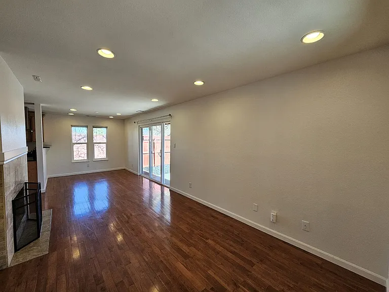 5926 S Willow Way — Photo 5
