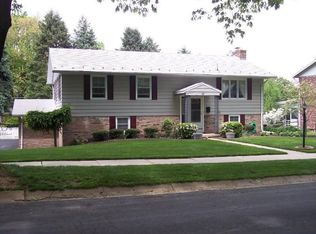 25 Cedarwood Rd, Wyomissing, PA 19610