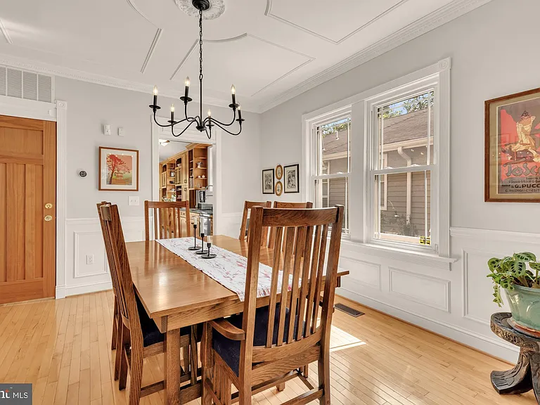 821 Elder St NW — Photo 9
