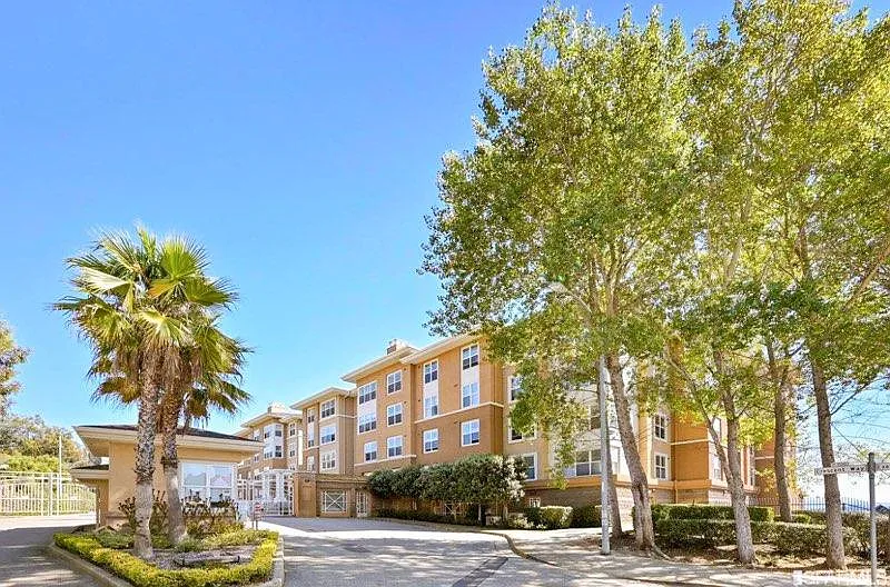 2 bed, 984 sqft, $4,500 — Photo 2