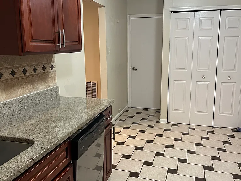 4 Brookline Ct #D — Photo 19
