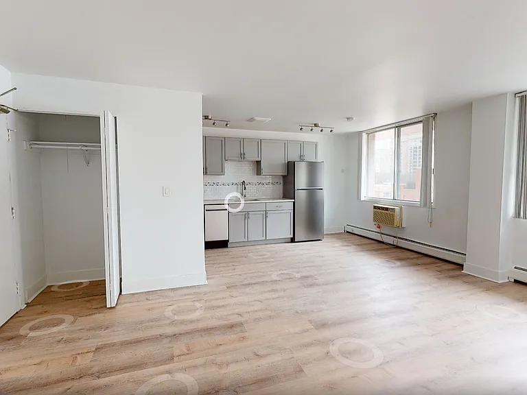 2424 N.Clark — Photo 26