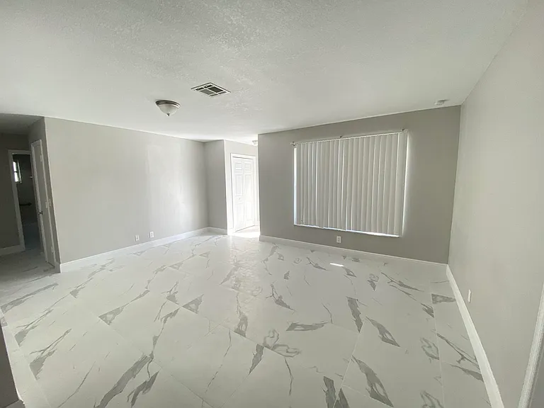 175 SE 27th Pl — Photo 8