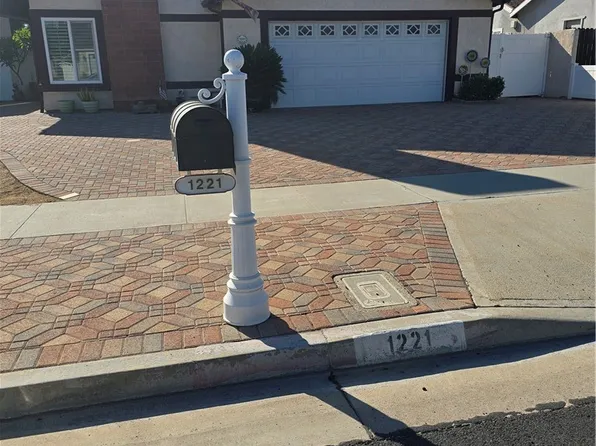 1221 N Foxton Cir, Anaheim, CA 92807