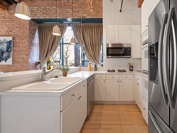 3rd image of 701 W Jackson Blvd APT 108
