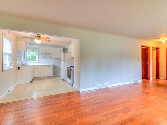 3rd image of 37918 Caroline Dr