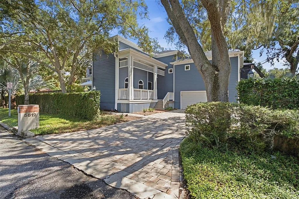 4 bed, 3.5 bath, 3640 sqft, $7,500 — Photo 1