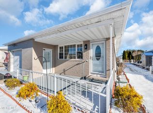 5 Miramar Ct, Toms River, NJ 08757