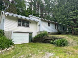 1869 Bowen Rd, East Corinth, VT 05040