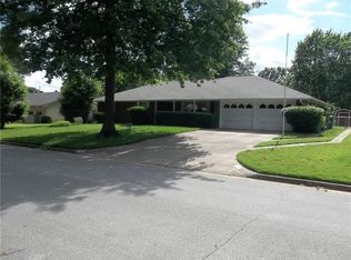 109 Rogers Circle Dr, Springdale, AR 72764