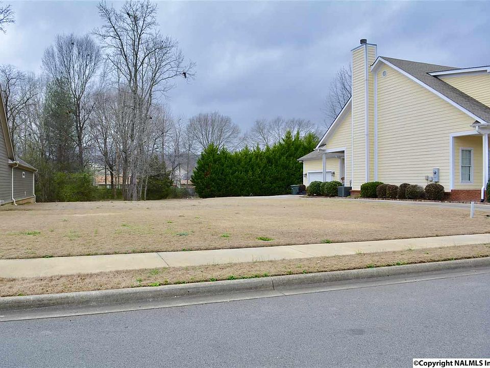 2nd image of 7006 Southgate Dr SE