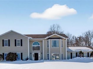 4 Nicole Ln, Johnston, RI 02919