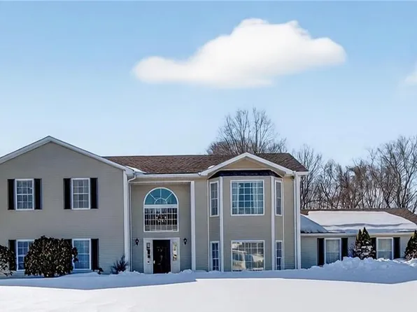 4 Nicole Ln, Johnston, RI 02919