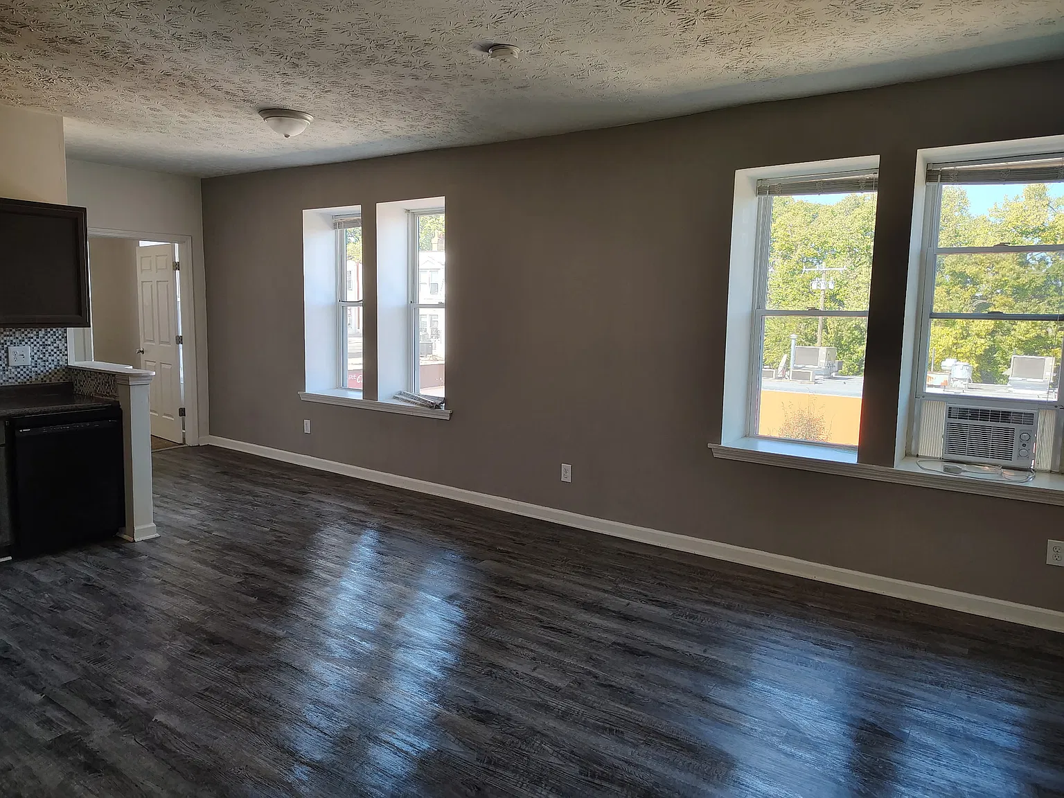2 bed, 950 sqft, $1,200 — Photo 3
