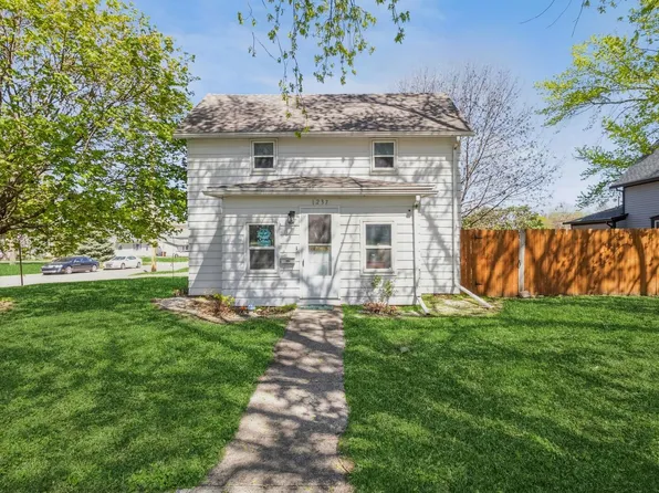 1237 10th St, Nevada, IA 50201