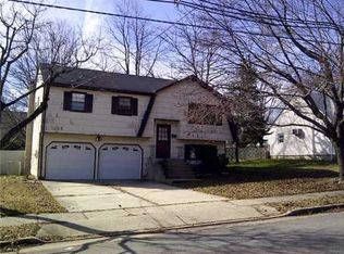 62 Meadow Rd, Edison, NJ 08817