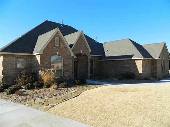 3rd image of 104 NW Sandy Trail Cir